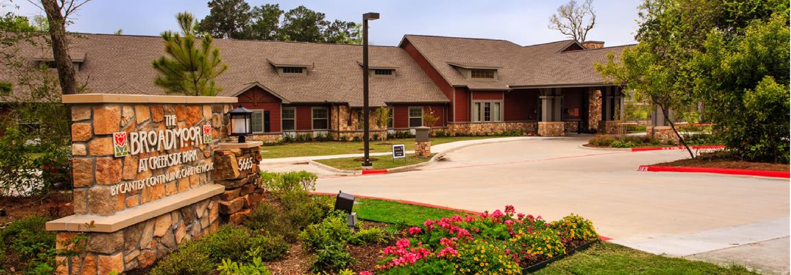 The Broadmoor at Creekside Park main entrance